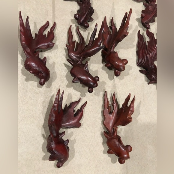 - Small carved Rosewood Fish with Glass eye - Picture 7 of 8